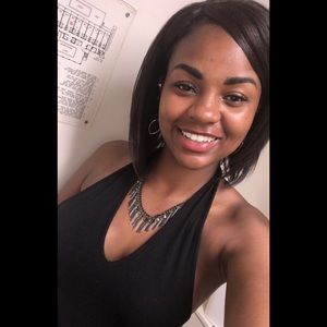 Meet your Posher, Alesha